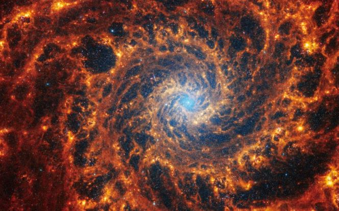 Uzay teleskobu ile en küçük ölçeğine kadar 19 galaksinin fotoğrafı 14