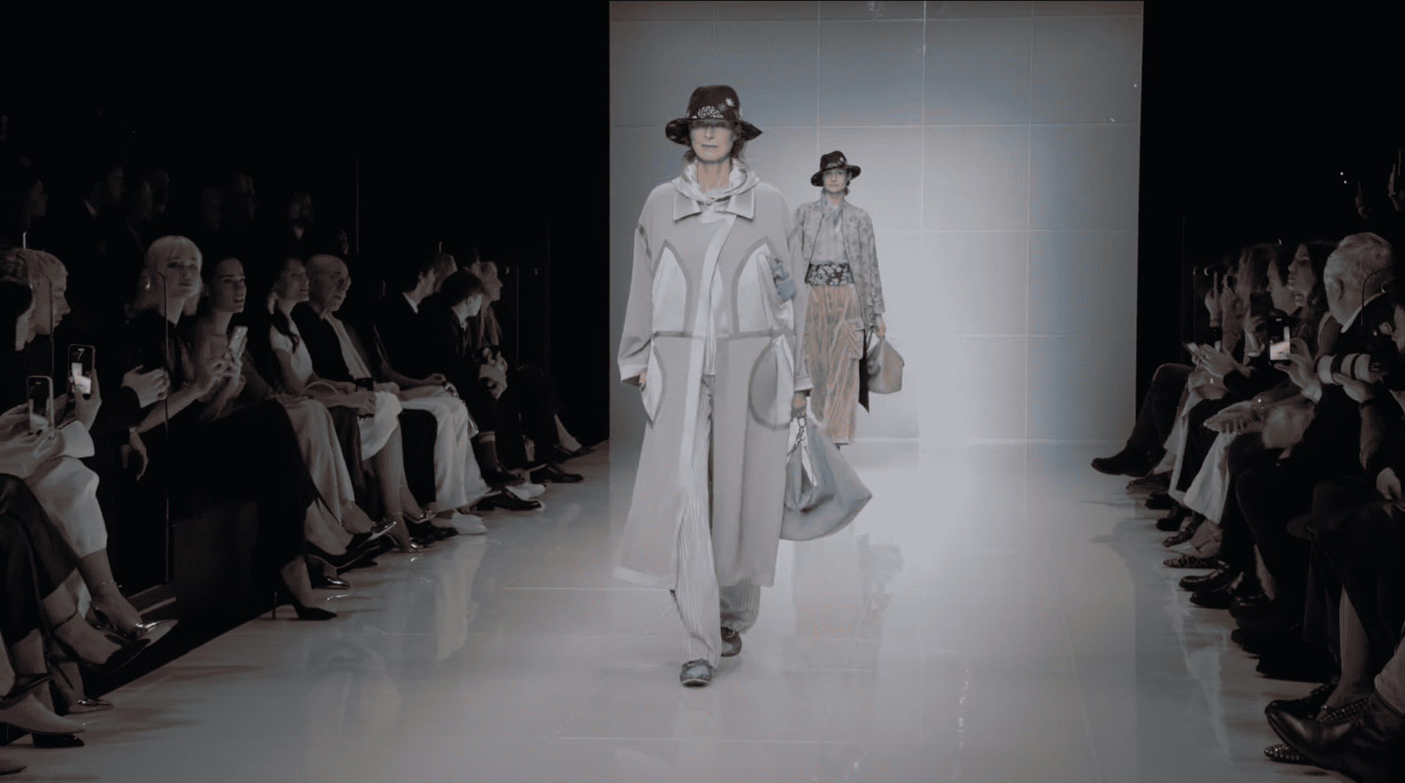 Armani bu kez kış çiçeklerinden esinlendi 3