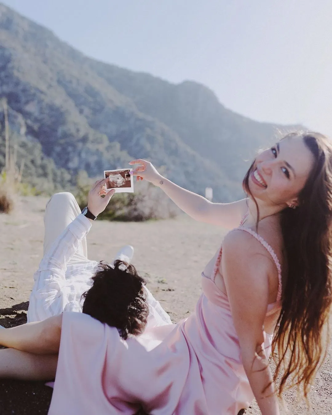 Oyuncu Berkal Hardal ve Dilan Telkök çiftinden müjdeli haber geldi 3