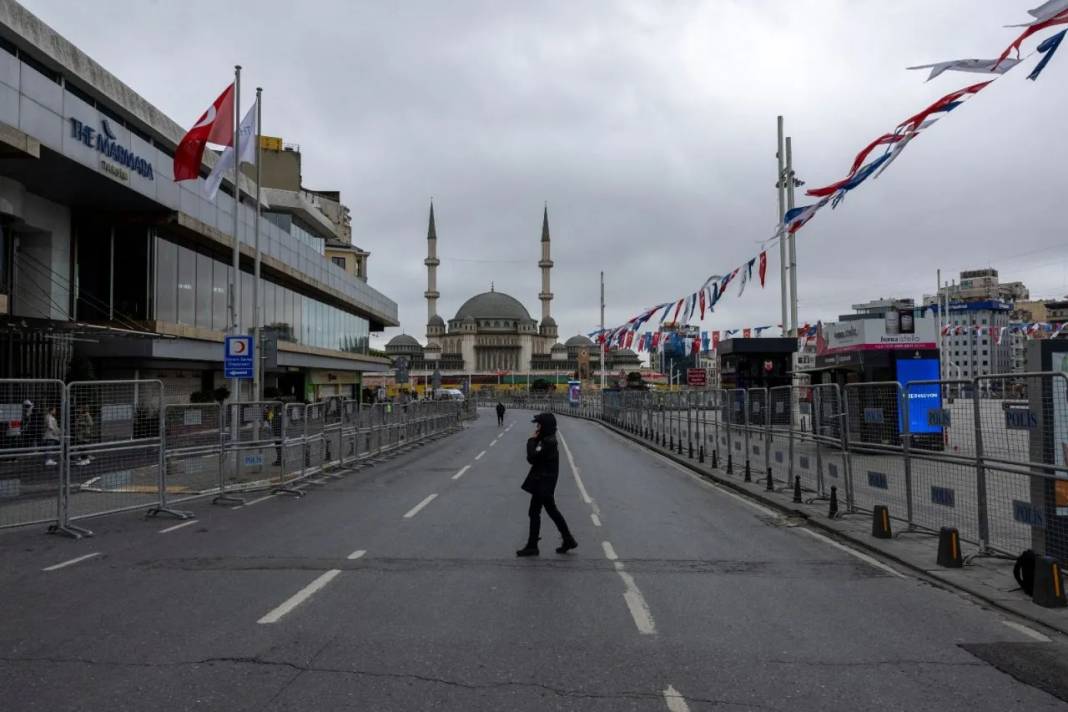 Saraçhane ve Taksim'den 1 Mayıs görüntüleri; barikat, toma, polis 2