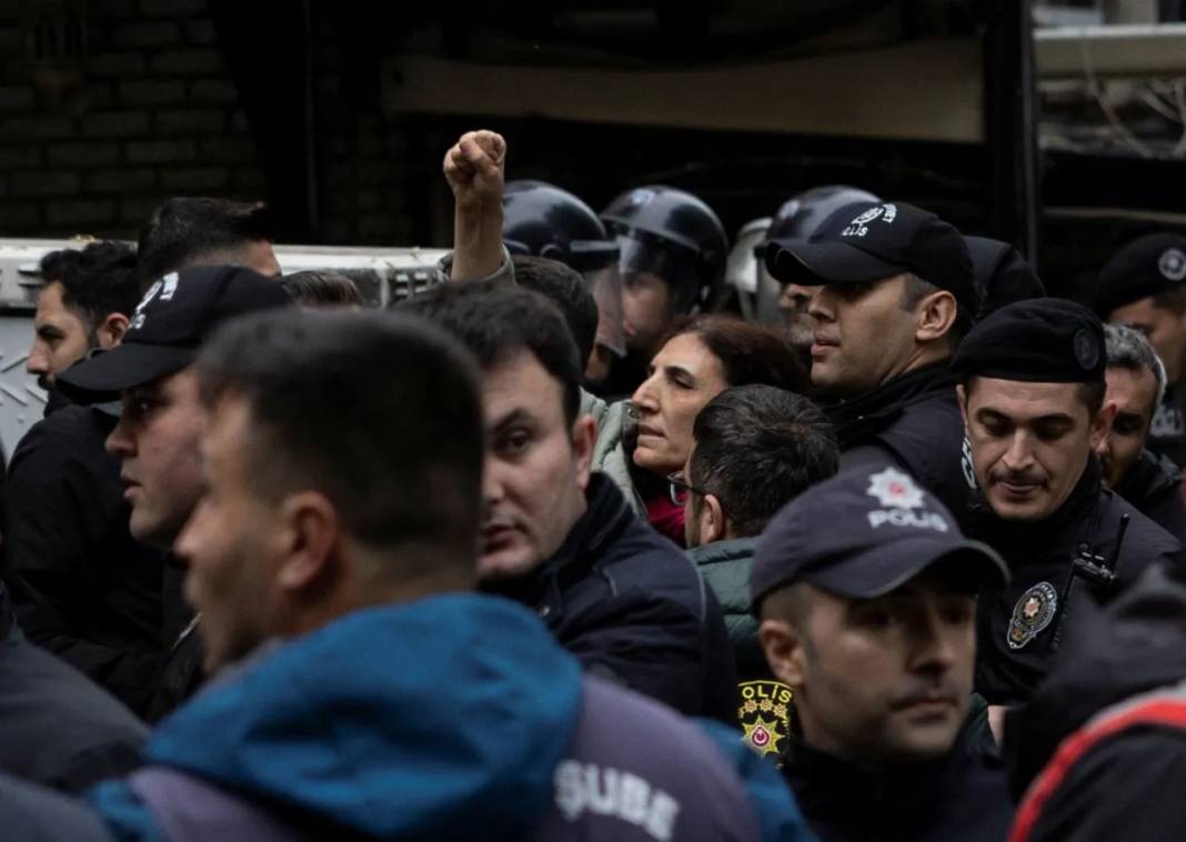 Saraçhane ve Taksim'den 1 Mayıs görüntüleri; barikat, toma, polis 3