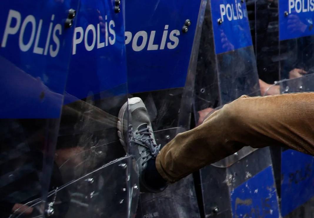 Saraçhane ve Taksim'den 1 Mayıs görüntüleri; barikat, toma, polis 6