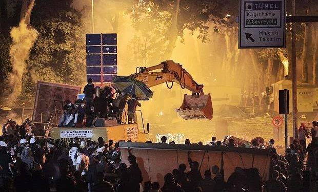 Gezi protestoları sırasında hafızalara kazınan kareler... 24