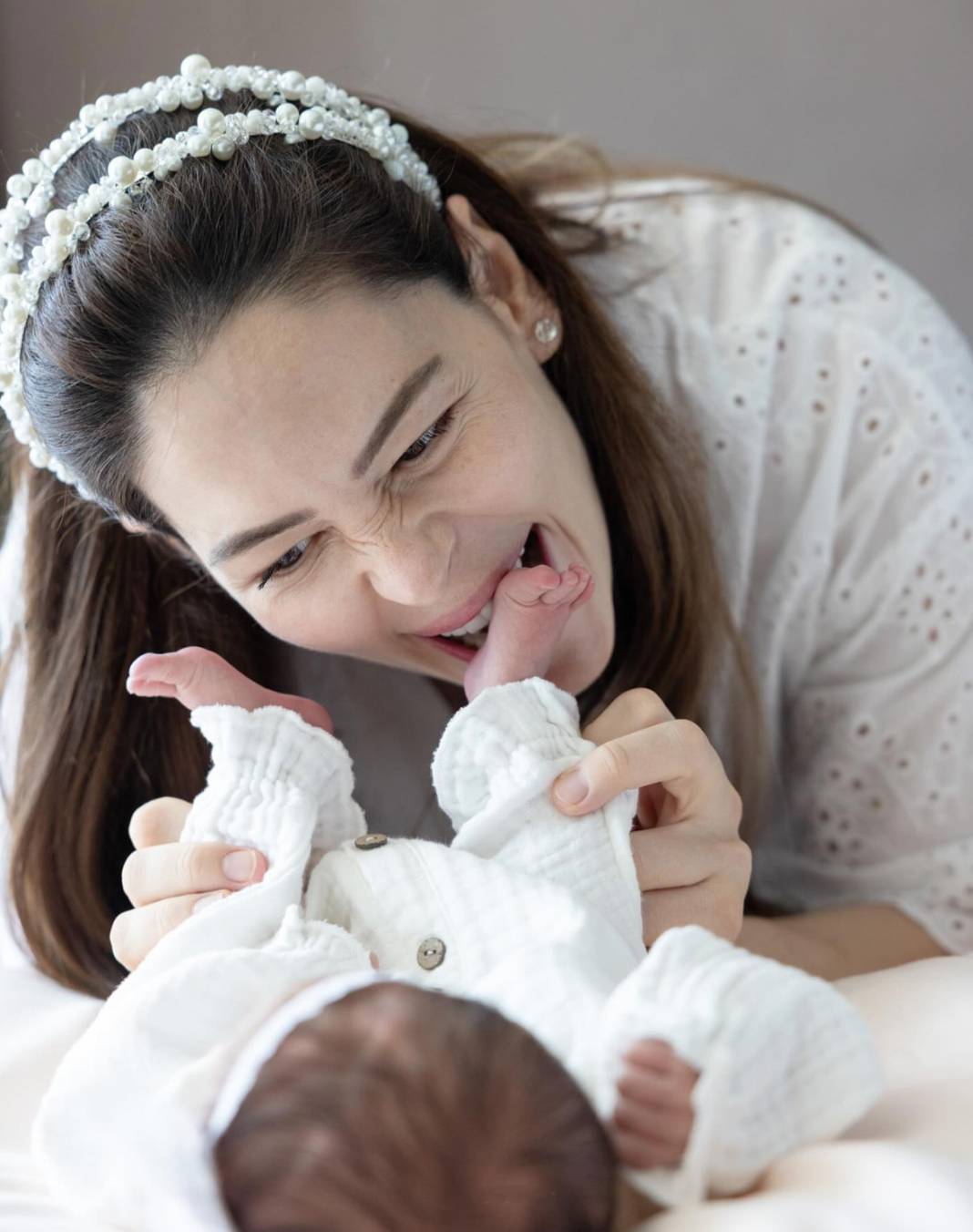 Berk Oktay ve Yıldız Çağrı Atiksoy, kızlarıyla ilk pozlarını paylaştı 2