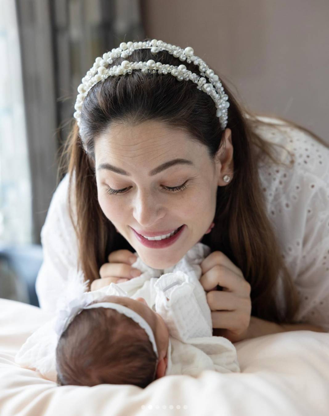 Berk Oktay ve Yıldız Çağrı Atiksoy, kızlarıyla ilk pozlarını paylaştı 1