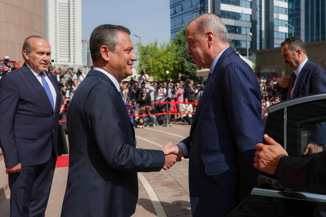 Erdoğan 18 yıl sonra CHP Genel Merkezi'nde: İşte ilk fotoğraflar 14