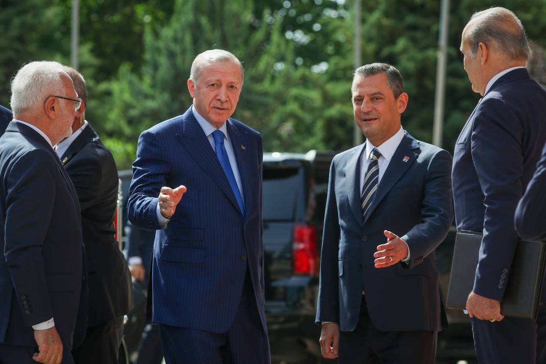 Erdoğan 18 yıl sonra CHP Genel Merkezi'nde: İşte ilk fotoğraflar 16