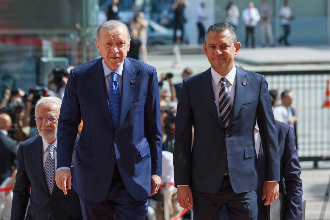 Erdoğan 18 yıl sonra CHP Genel Merkezi'nde: İşte ilk fotoğraflar 17