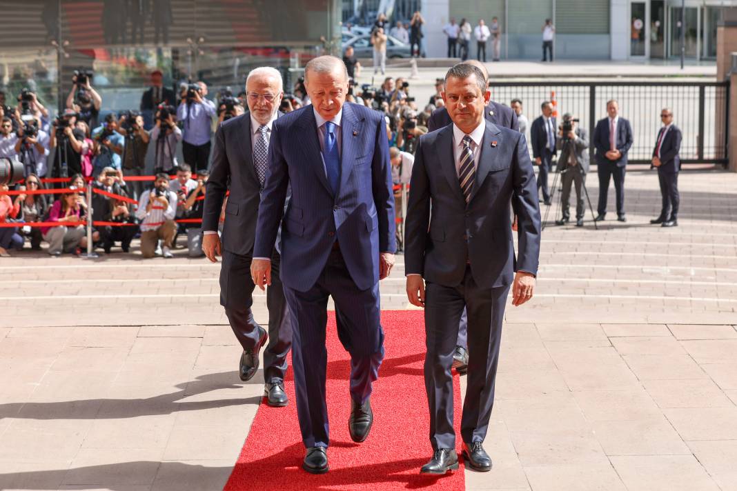 Erdoğan 18 yıl sonra CHP Genel Merkezi'nde: İşte ilk fotoğraflar 13