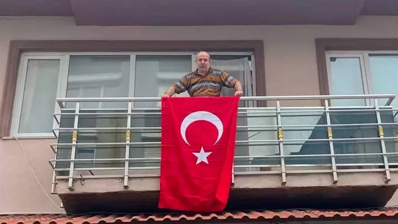 Milli Futbolcular, "As Bayrakları As" görseliyle tanınan vatandaşla buluştu 2
