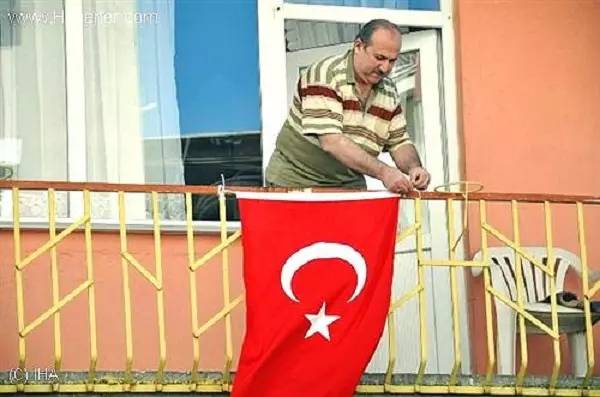 Milli Futbolcular, "As Bayrakları As" görseliyle tanınan vatandaşla buluştu 3