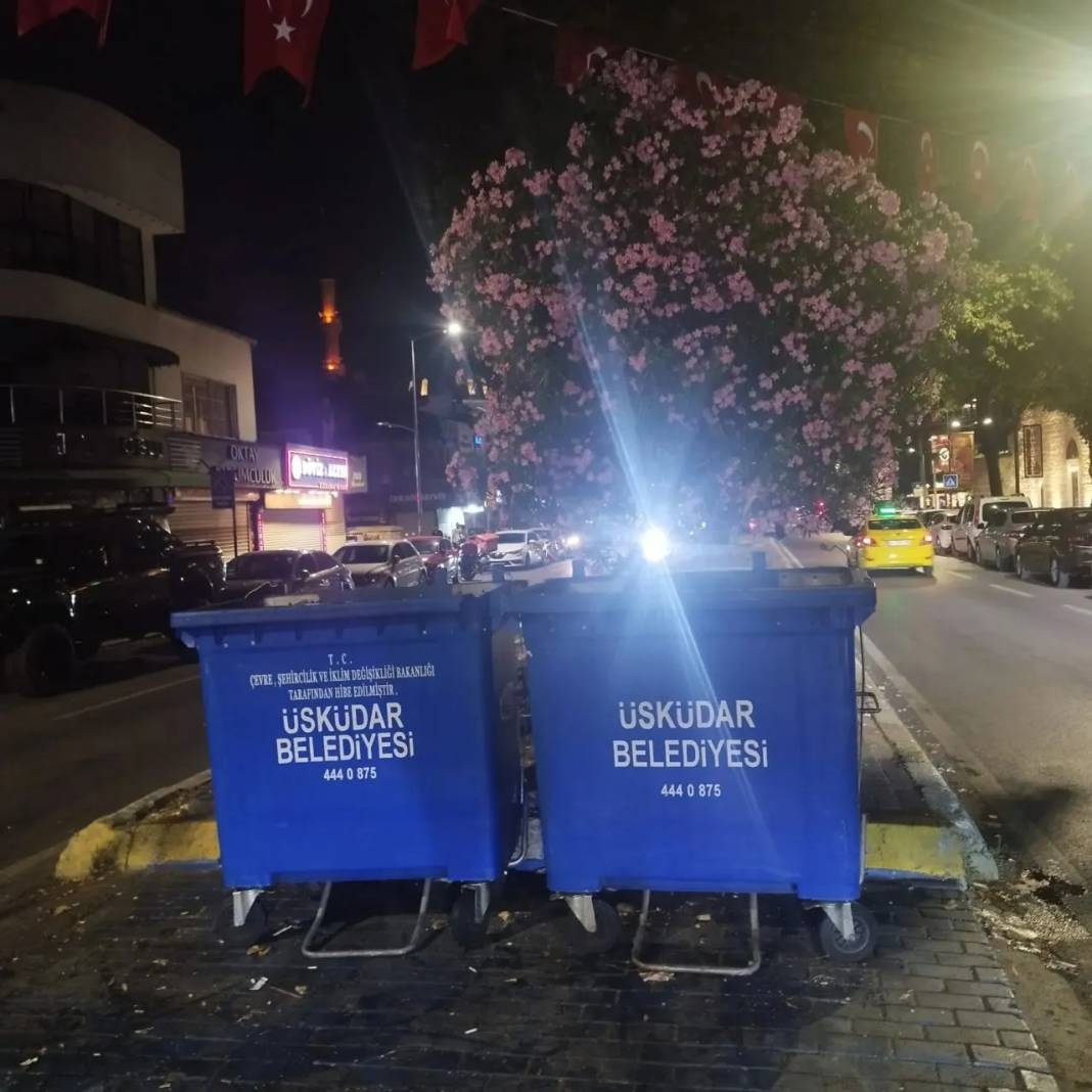 Çöplerle dolu sokak Üsküdar'da mı? Belediyeden açıklama yapıldı 6