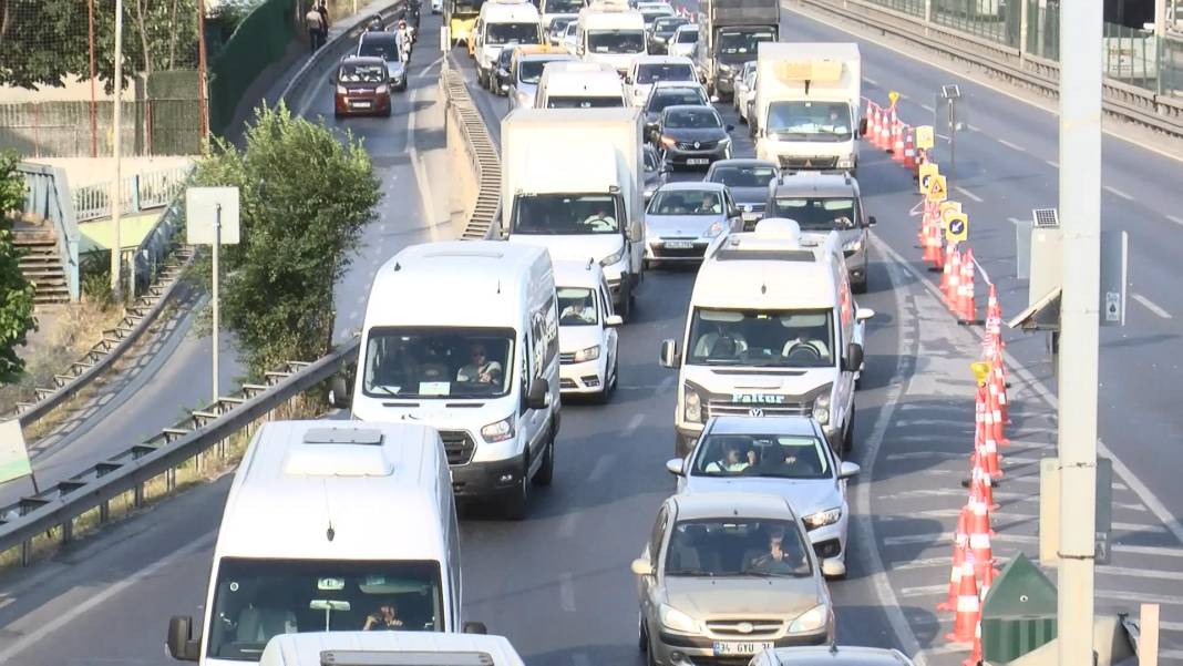 Haliç Köprüsü'nde asfalt yenileme çalışması başladı; trafik yoğunluğu oluştu 6