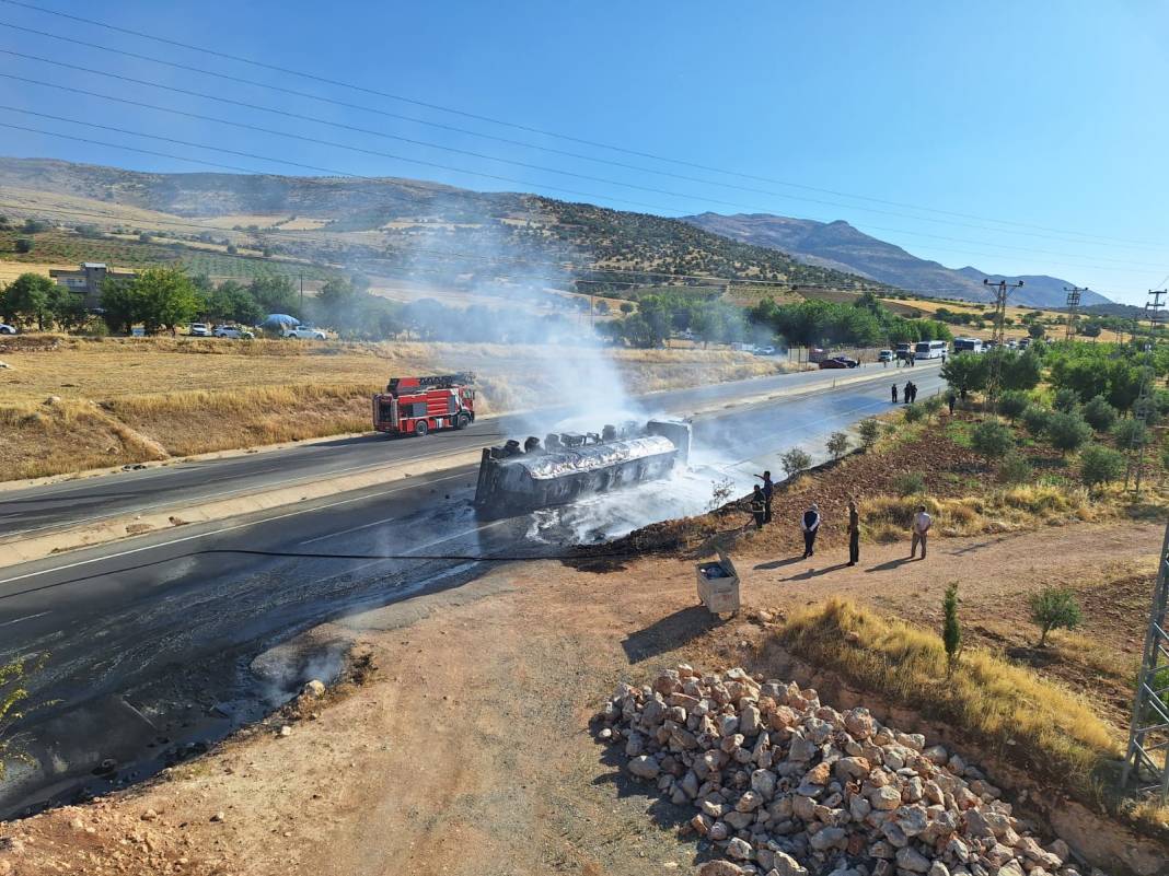 Adıyaman'da, devrilen tanker alev alev yandı 2