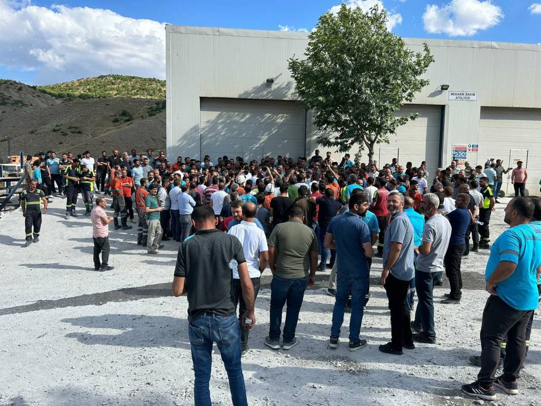 Elazığ’da işçileri eylemde olan maden işletmesi geçici olarak kapatıldı, işçiler izne çıkarıldı 1