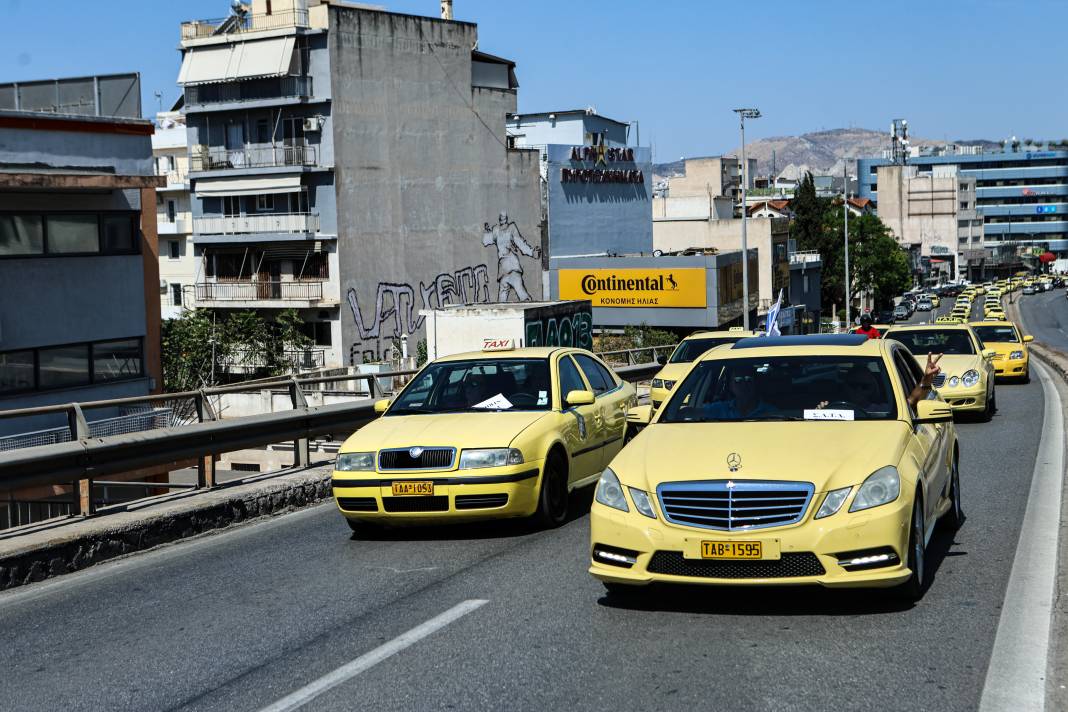 Atina'da taksiciler greve gitti: Yeni yasa tasarısını protesto ediyorlar 2