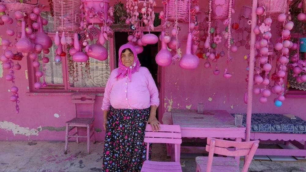 Isparta’nın ‘Barbie Teyzesi’ Sakine Akkul’un çağrısı Filli Boya tarafından karşılık buldu: Beni çok mutlu ettiler 14