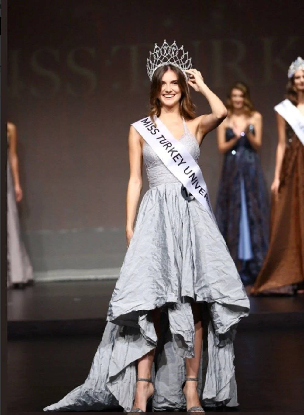 Miss Turkey 2017 Birincisi Aslı Sümen, Roma’da evlendi! 1