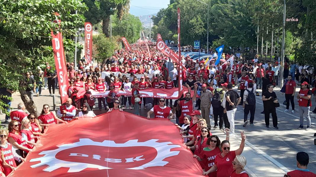 DİSK'ten İzmir Büyük İşçi Buluşması: 'Gelirde, vergide, ülkede adalet' 8