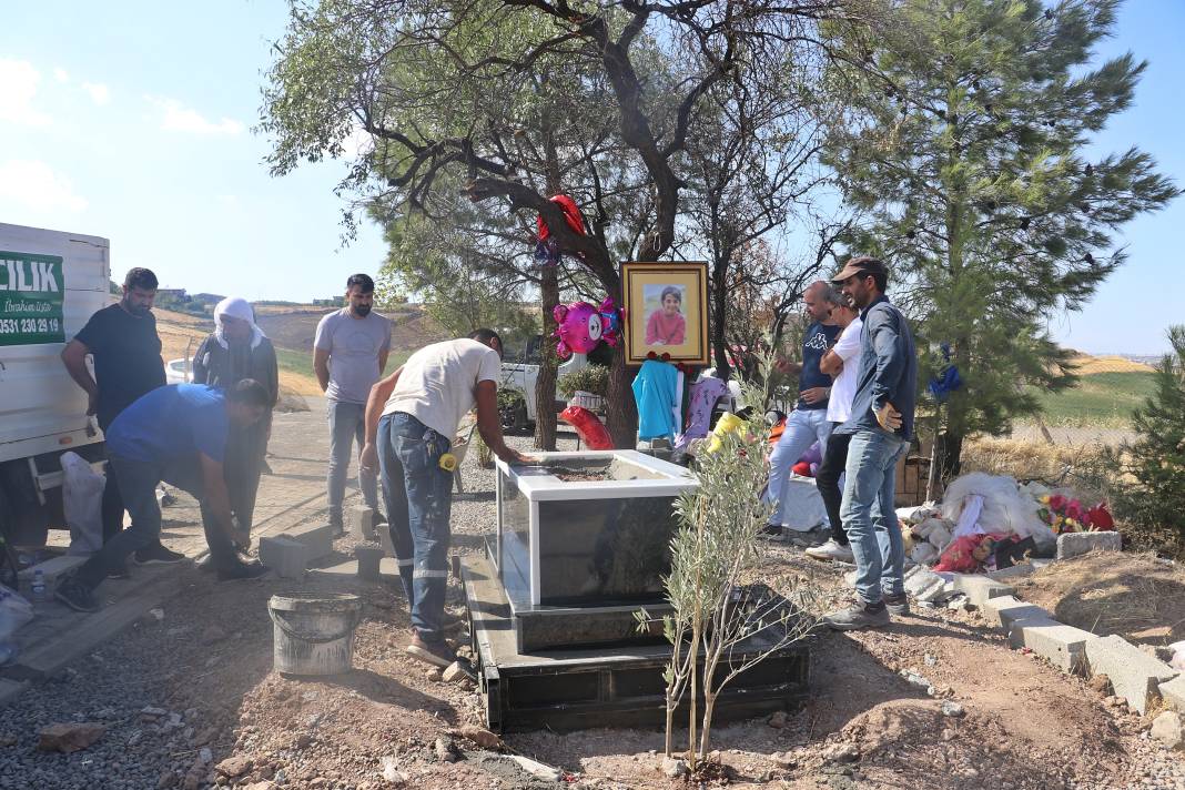 Narin'in mezarı yapıldı: Başucuna Türk bayrağı dikilecek 2