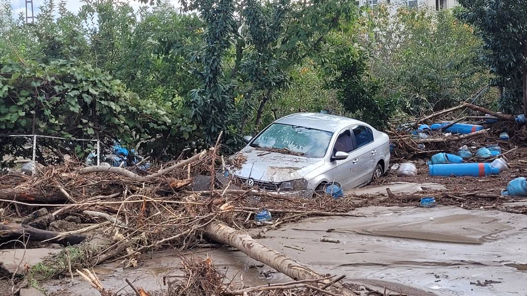 Trabzon’da şiddetli yağışlar sel ve heyelanlara yol açtı 2