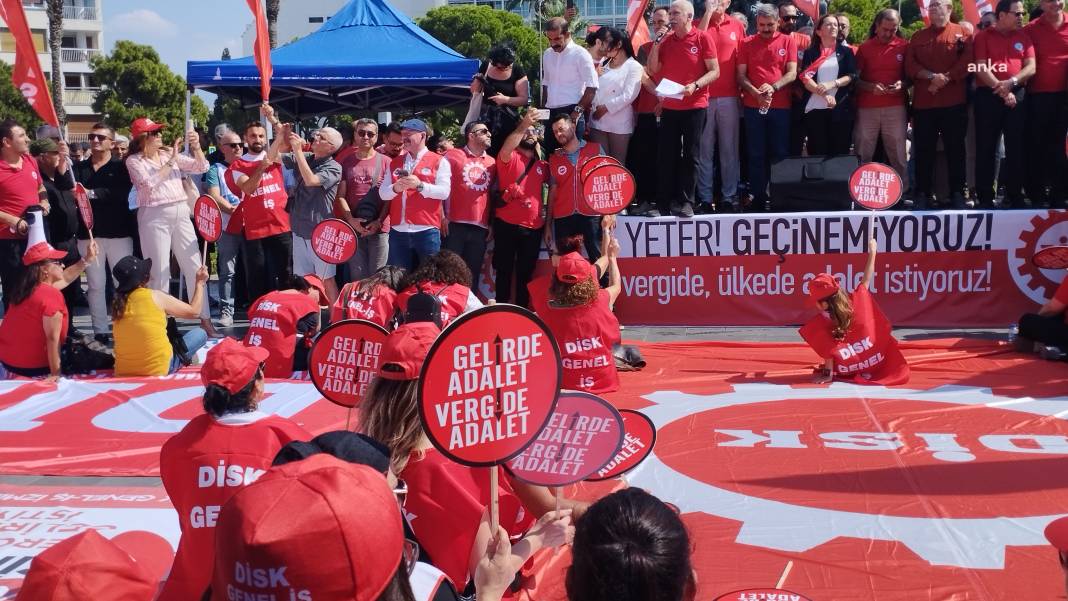 DİSK'ten İzmir Büyük İşçi Buluşması: 'Gelirde, vergide, ülkede adalet' 3