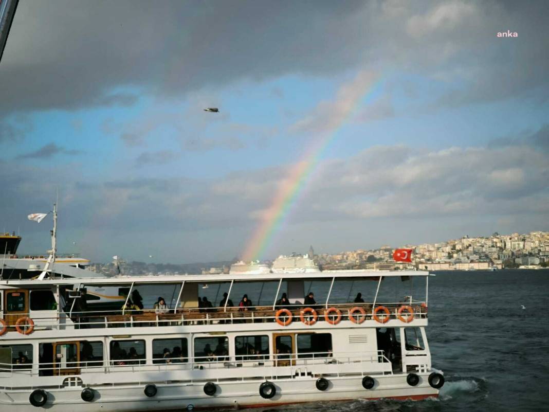 İstanbul'da yağmur geçişinin ardından gökkuşağı 4