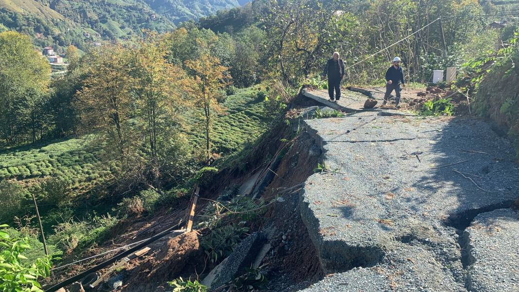 Sağanak yağışlar Rize'de heyelanlara neden oldu, çamurlu su nedeniyle denizin rengi değişti 5