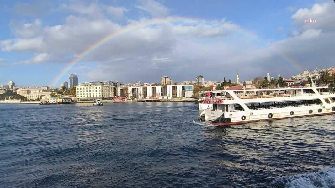 İstanbul'da yağmur geçişinin ardından gökkuşağı 1