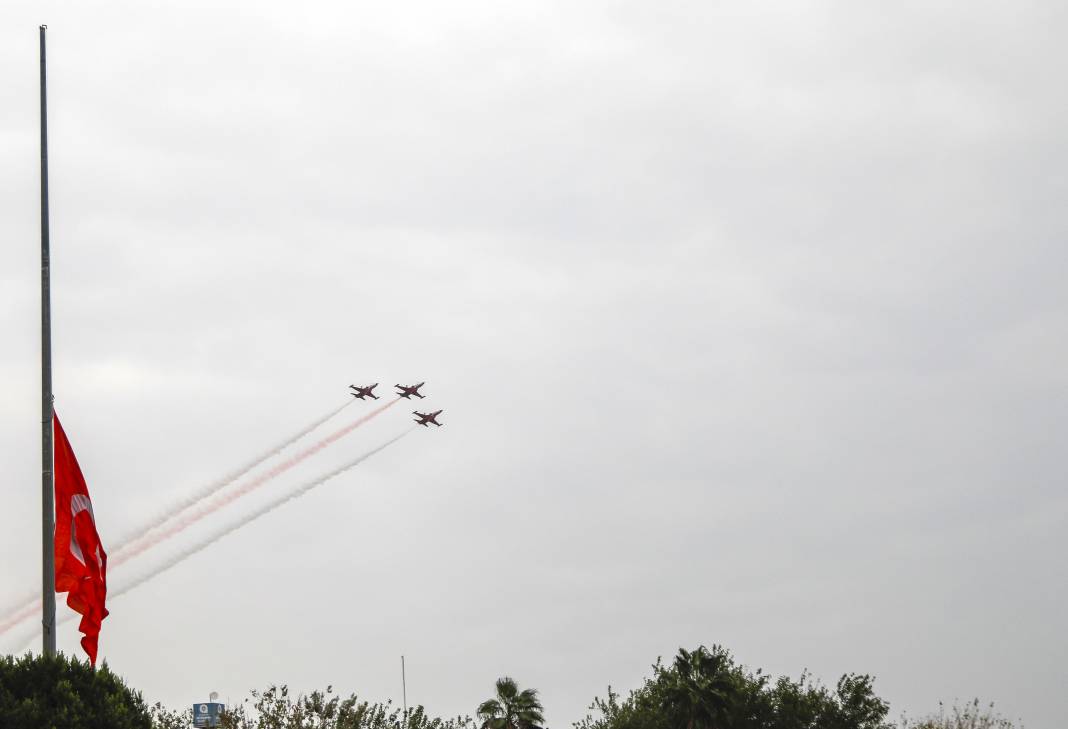 Türk Yıldızları, Antalya'da Atatürk için gösteri yaptı 5