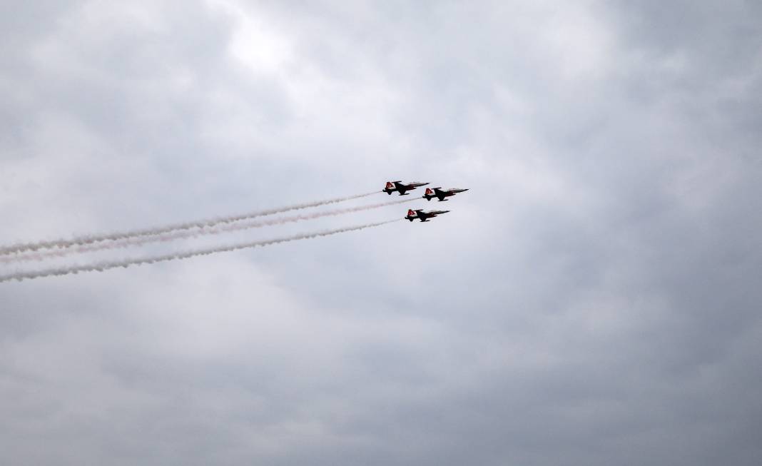 Türk Yıldızları, Antalya'da Atatürk için gösteri yaptı 2