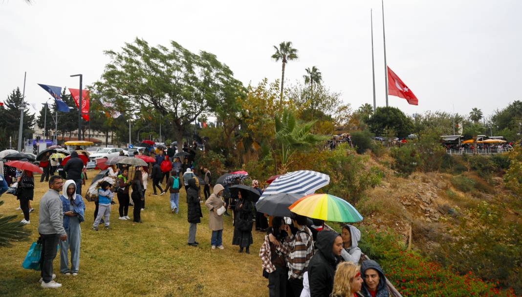 Türk Yıldızları, Antalya'da Atatürk için gösteri yaptı 3