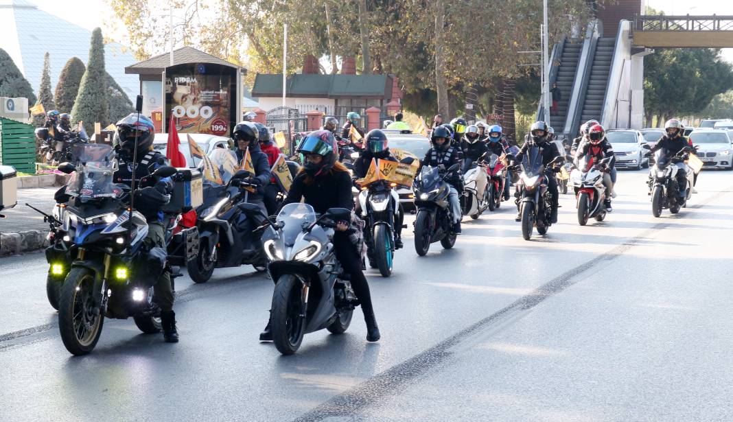 Antalya’da motosikletli kortej, kadına yönelik şiddete dikkat çekti 3