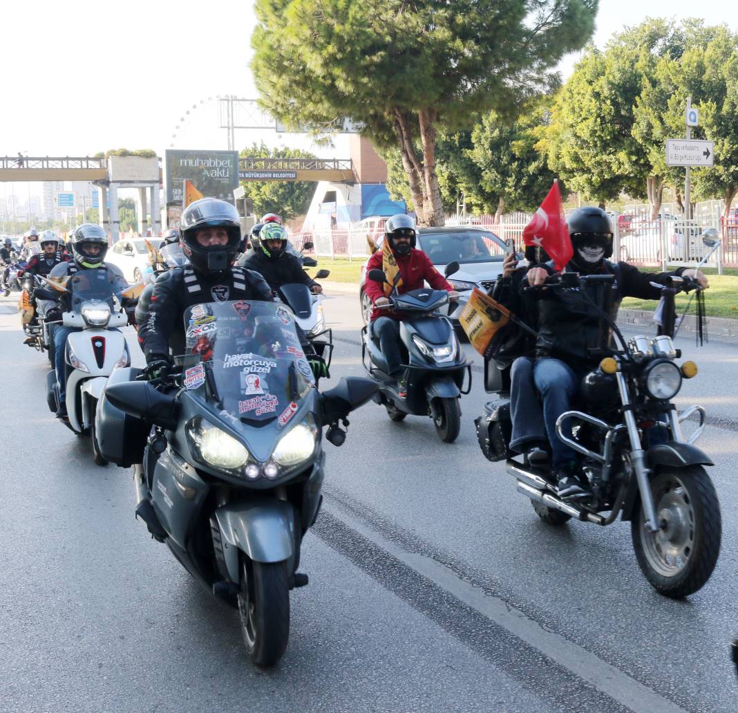 Antalya’da motosikletli kortej, kadına yönelik şiddete dikkat çekti 1