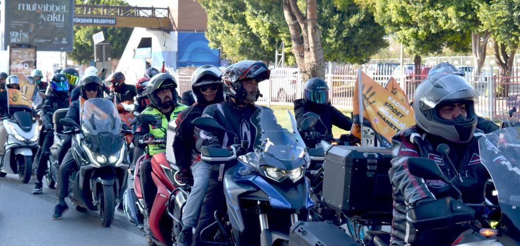Antalya’da motosikletli kortej, kadına yönelik şiddete dikkat çekti 2