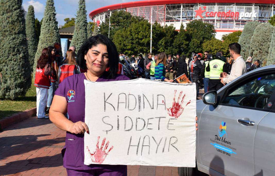 Antalya’da motosikletli kortej, kadına yönelik şiddete dikkat çekti 4