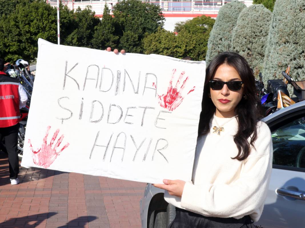 Antalya’da motosikletli kortej, kadına yönelik şiddete dikkat çekti 7