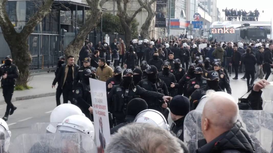 Çağlayan'da barikatın aşıldığı ve polisin biber gazı sıkıldığı anlar 5