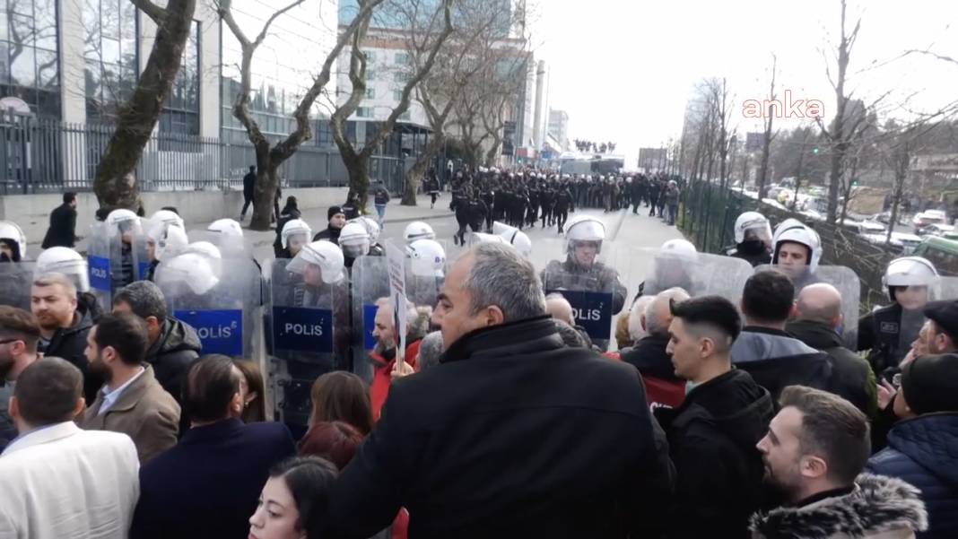 Çağlayan'da barikatın aşıldığı ve polisin biber gazı sıkıldığı anlar 6