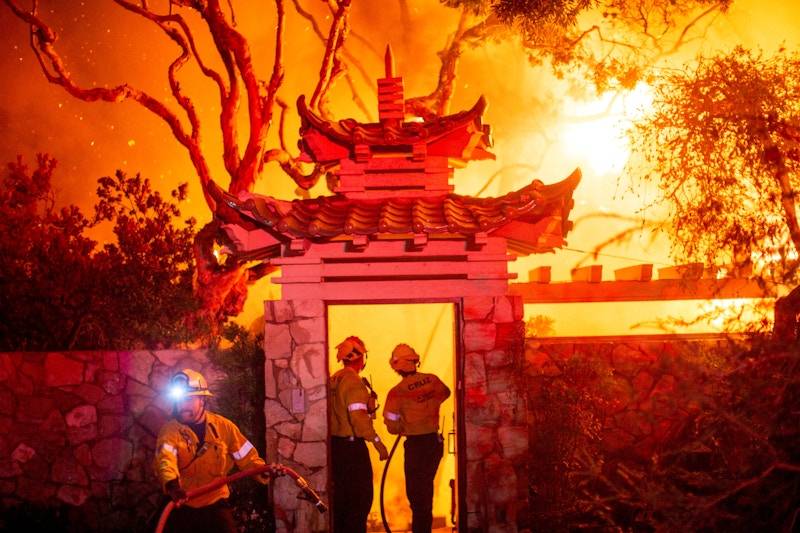 Los Angeles'taki yangın sürüyor: 5 kişi öldü, en az 137 bin kişi tahliye edildi 1