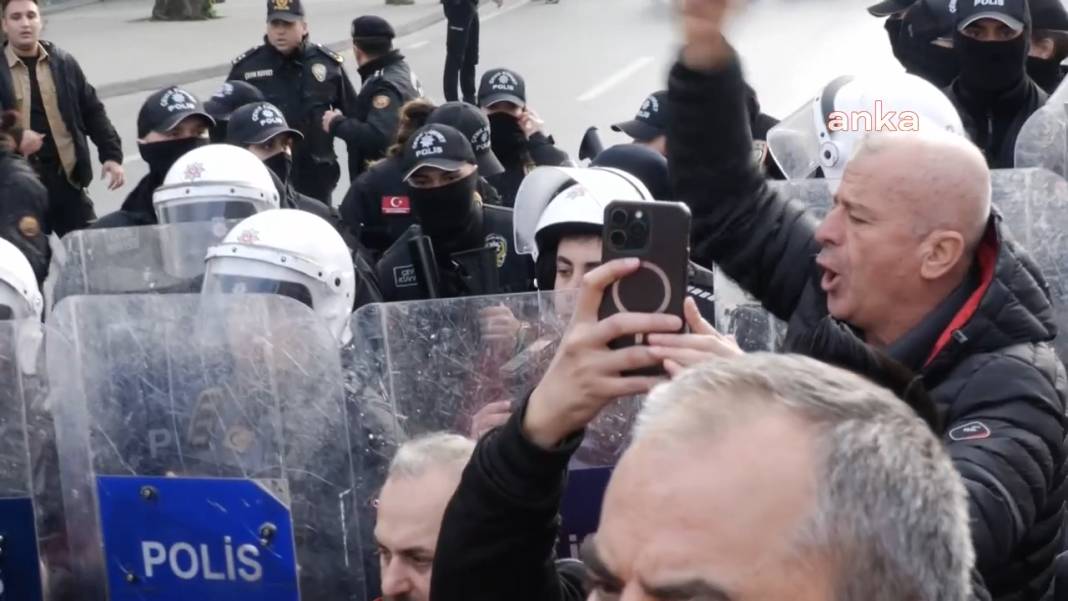 Çağlayan'da barikatın aşıldığı ve polisin biber gazı sıkıldığı anlar 7