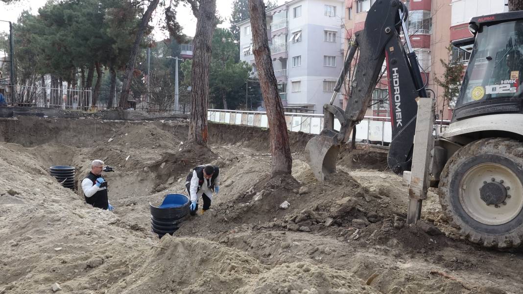 Burdur'da kanalizasyon kazısında insan kemikleri bulundu 4