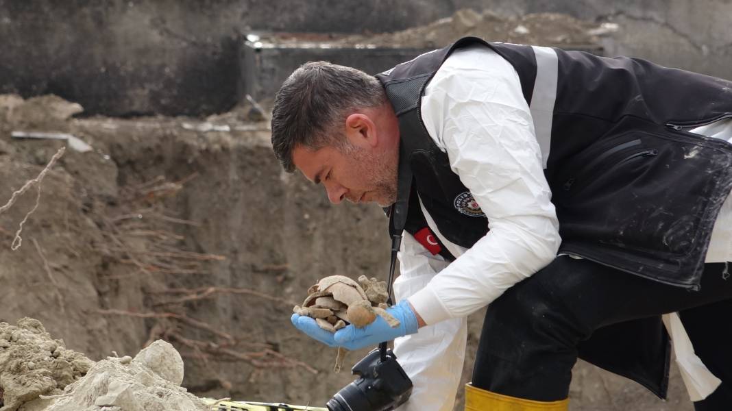 Burdur'da kanalizasyon kazısında insan kemikleri bulundu 5