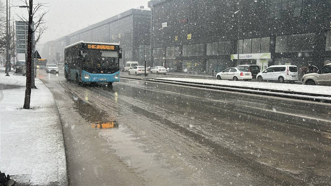 Sivas’ta yılın ilk karı: Kent beyaza büründü 1