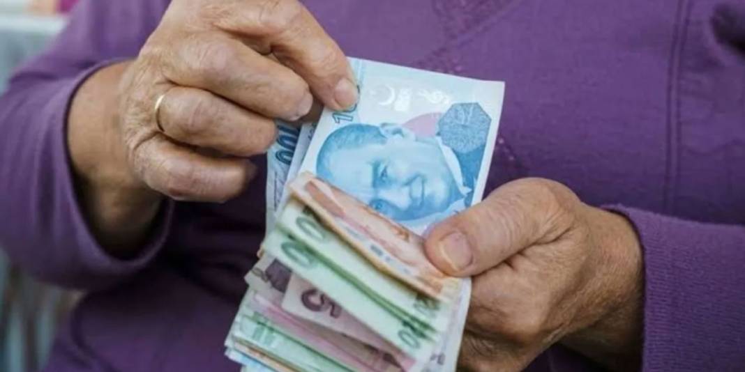 Bankalar emeklinin peşinde: İşte güncellenen promosyon tutarları 14