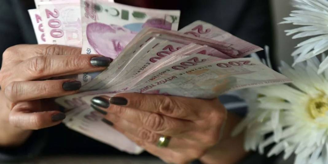 Bankalar emeklinin peşinde: İşte güncellenen promosyon tutarları 11