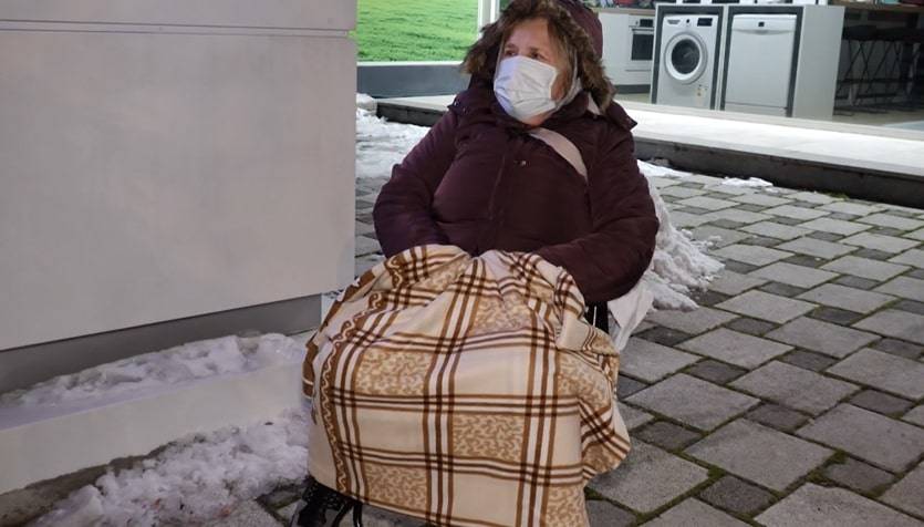 Beylikdüzü’nde et kuyruğu: Yurttaşlar gün aymadan sıraya girerken, saatlerce bekliyor 3