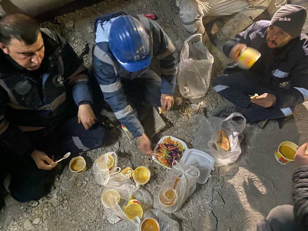 Çayırhan'da özelleştirmeye karşı direniş sürüyor: İşçiler sahurlarını madende yaptı 3