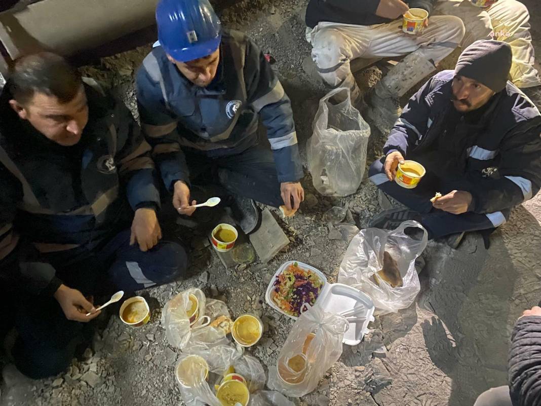 Çayırhan'da özelleştirmeye karşı direniş sürüyor: İşçiler sahurlarını madende yaptı 4