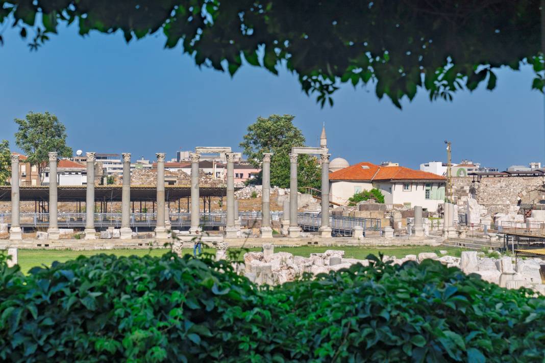 20 bin kişilik Antik Smyrna Tiyatrosu gün yüzüne çıkıyor 6